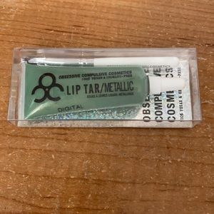 Liquid lipstick with little lip brush